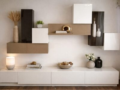 Mobilă living la comandă modulară albă și gri taupe cu dulapuri suspendate asimetrice și comodă TV joasă